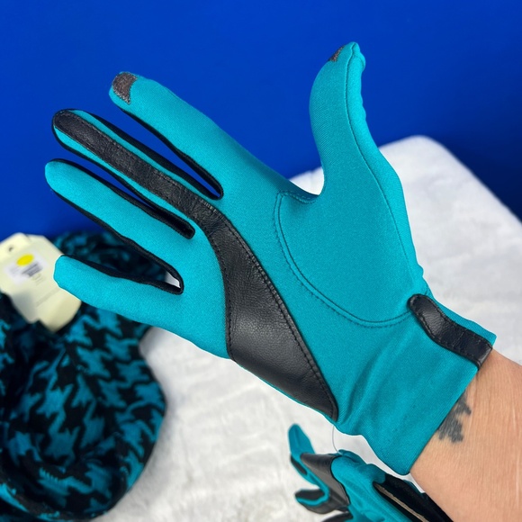 NWT•TOUCH SCREEN Gloves + INFINITY Scarf • Teal & Black Houndstooth • 2 Bundle - Picture 4 of 9